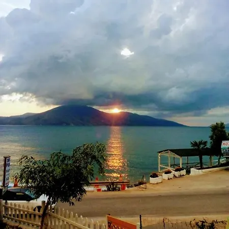 Ramo's Hilltop Retreat With Kitchenette And Patio - 2nd * Avlonya